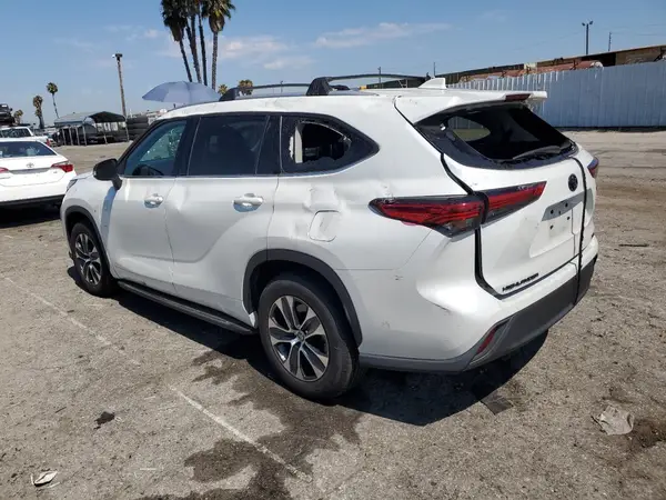 5TDHARAH5NS513063 2022 TOYOTA HIGHLANDER - Image 2