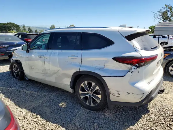 5TDHARAH6MS505438 2021 TOYOTA HIGHLANDER - Image 2