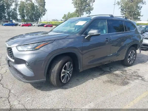 5TDHARAH6NS511192 2022 TOYOTA HIGHLANDER - Image 2