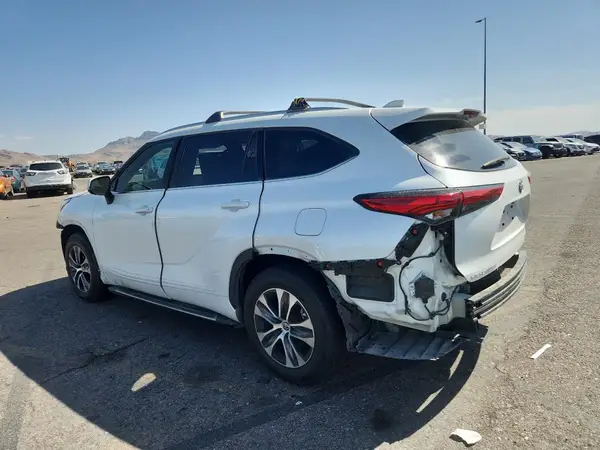 5TDHARAH6NS513511 2022 TOYOTA HIGHLANDER - Image 2