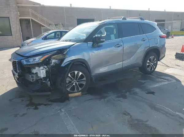 5TDHARAH7LS000460 2020 TOYOTA HIGHLANDER - Image 2
