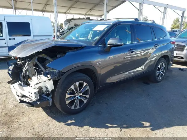 5TDHARAH7LS501977 2020 TOYOTA HIGHLANDER - Image 2