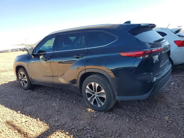 5TDHARAH7MS503925 2021 TOYOTA HIGHLANDER - Image 2