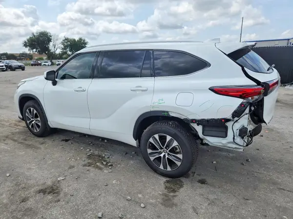 5TDHARAH7NS515722 2022 TOYOTA HIGHLANDER - Image 2