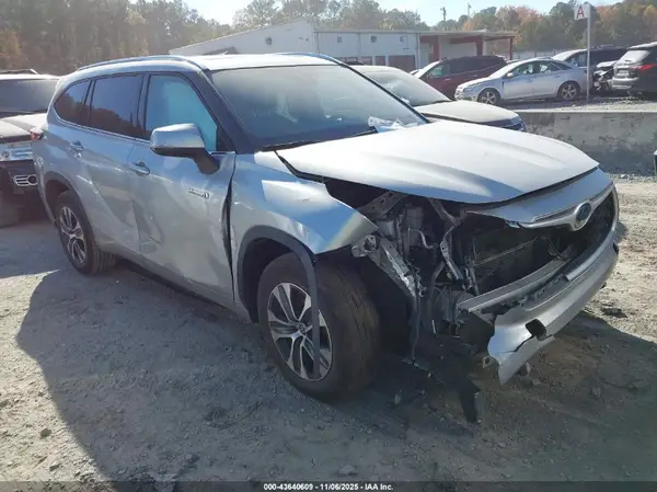 5TDHARAH8MS508888 2021 TOYOTA HIGHLANDER - Image 1