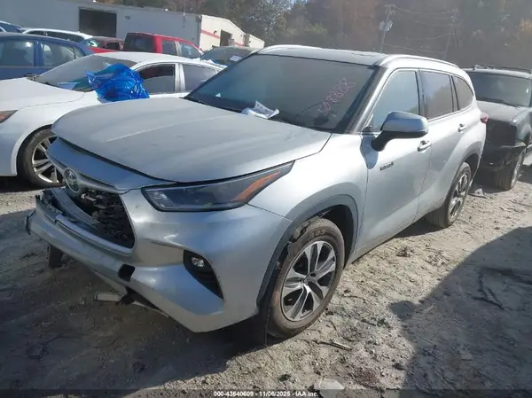 5TDHARAH8MS508888 2021 TOYOTA HIGHLANDER - Image 2