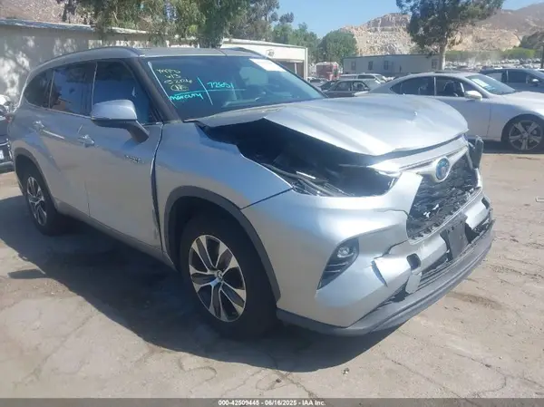 5TDHARAH9MS506261 2021 TOYOTA HIGHLANDER - Image 1