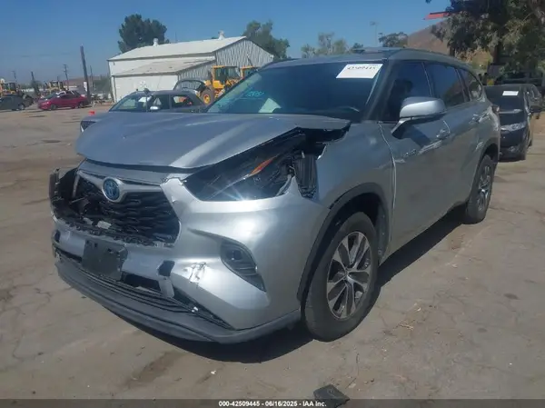 5TDHARAH9MS506261 2021 TOYOTA HIGHLANDER - Image 2