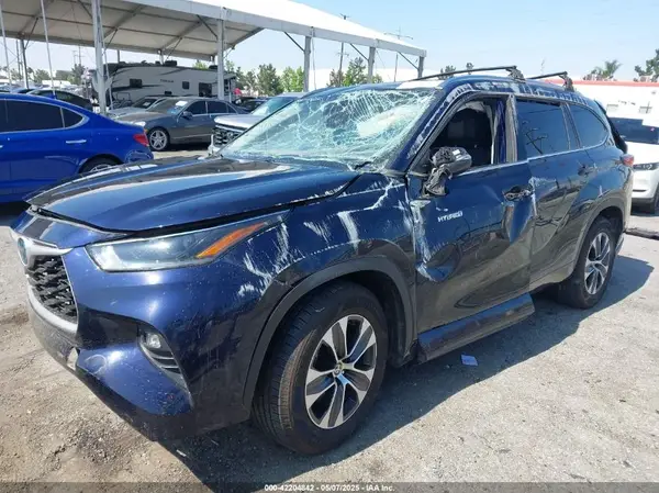 5TDHARAH9MS509001 2021 TOYOTA HIGHLANDER - Image 2