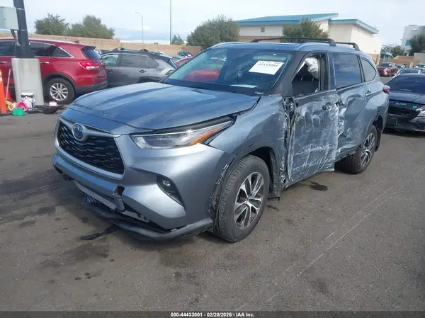 5TDHARAHXMS008862 2021 TOYOTA HIGHLANDER - Image 2