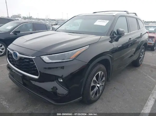 5TDHARAHXMS009817 2021 TOYOTA HIGHLANDER - Image 2