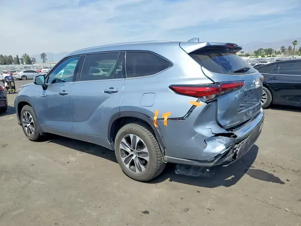5TDHBRCH0LS006949 2020 TOYOTA HIGHLANDER - Image 2