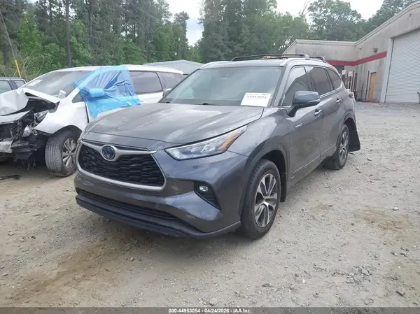 5TDHBRCH0LS509266 2020 TOYOTA HIGHLANDER - Image 2