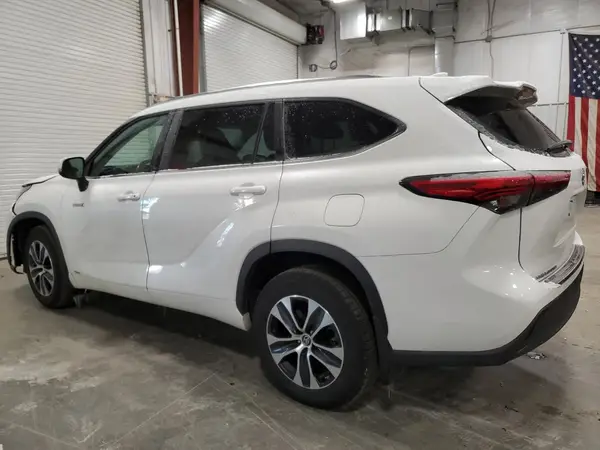 5TDHBRCH0LS512135 2020 TOYOTA HIGHLANDER - Image 2