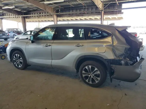 5TDHBRCH0LS513561 2020 TOYOTA HIGHLANDER - Image 2