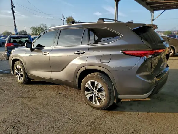 5TDHBRCH0LS513656 2020 TOYOTA HIGHLANDER - Image 2