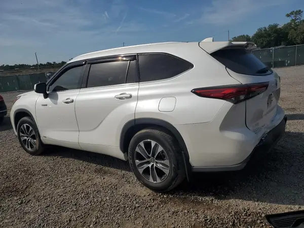 5TDHBRCH0MS047440 2021 TOYOTA HIGHLANDER - Image 2
