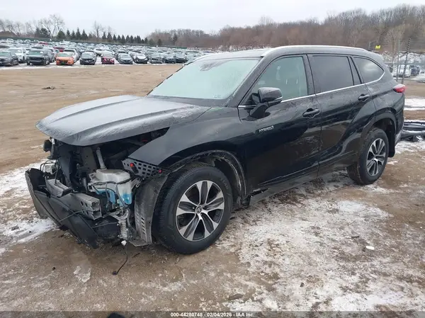 5TDHBRCH0MS060964 2021 TOYOTA HIGHLANDER - Image 2