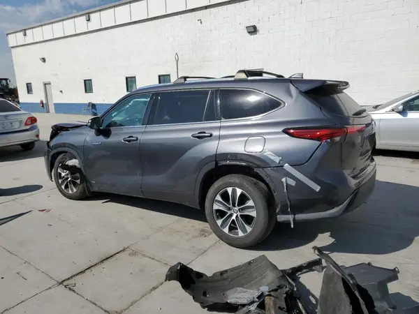 5TDHBRCH0MS515604 2021 TOYOTA HIGHLANDER - Image 2