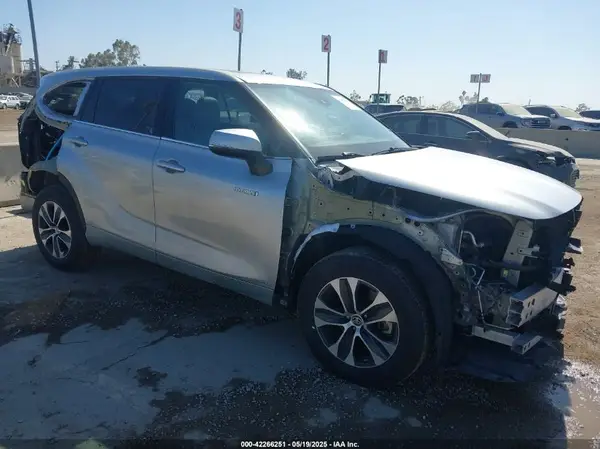 5TDHBRCH0MS517918 2021 TOYOTA HIGHLANDER - Image 1