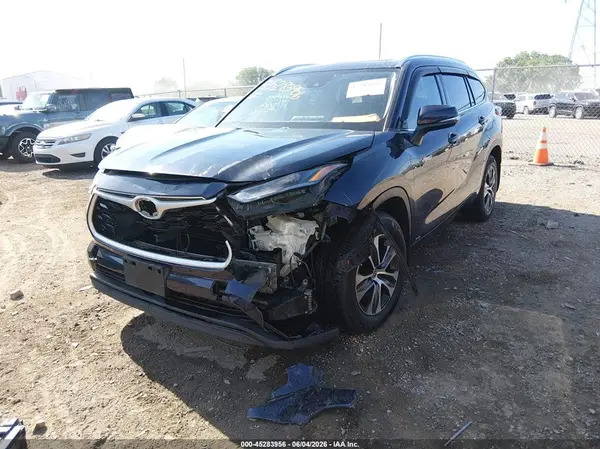 5TDHBRCH0MS518244 2021 TOYOTA HIGHLANDER - Image 2