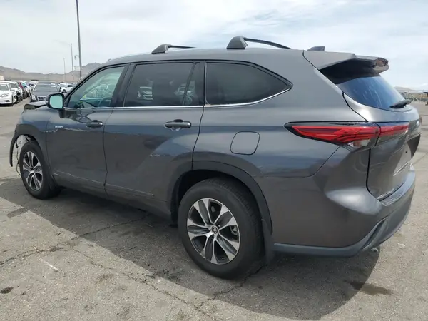 5TDHBRCH0MS524237 2021 TOYOTA HIGHLANDER - Image 2