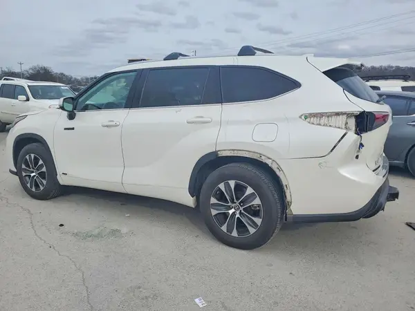 5TDHBRCH0MS532743 2021 TOYOTA HIGHLANDER - Image 2