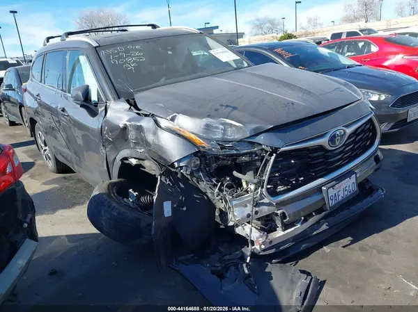 5TDHBRCH0NS549897 2022 TOYOTA HIGHLANDER - Image 1