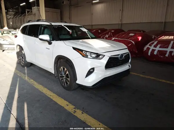5TDHBRCH1LS505971 2020 TOYOTA HIGHLANDER - Image 1