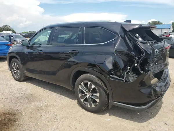 5TDHBRCH1MS015287 2021 TOYOTA HIGHLANDER - Image 2