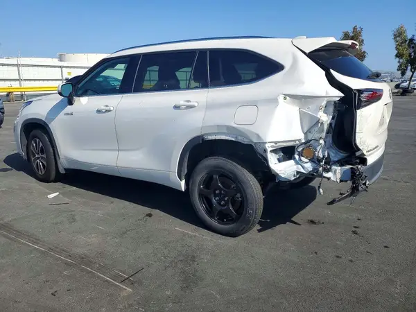 5TDHBRCH1MS033398 2021 TOYOTA HIGHLANDER - Image 2