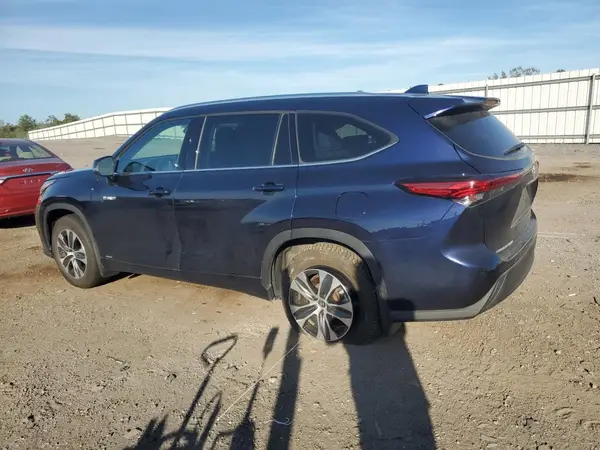 5TDHBRCH1MS038262 2021 TOYOTA HIGHLANDER - Image 2
