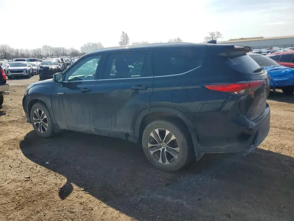 5TDHBRCH1MS518236 2021 TOYOTA HIGHLANDER - Image 2
