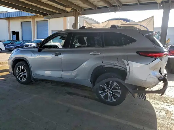 5TDHBRCH1MS529253 2021 TOYOTA HIGHLANDER - Image 2