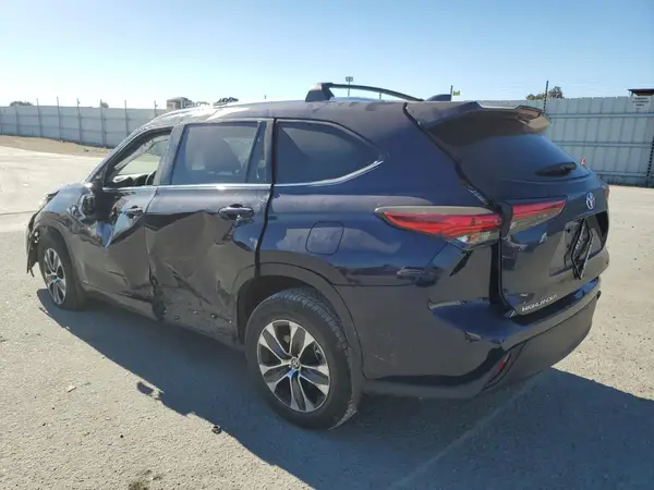 5TDHBRCH1MS533559 2021 TOYOTA HIGHLANDER - Image 2
