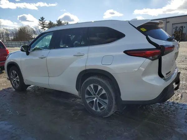 5TDHBRCH1NS545938 2022 TOYOTA HIGHLANDER - Image 2