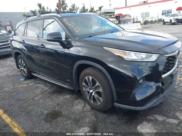 5TDHBRCH2LS505817 2020 TOYOTA HIGHLANDER - Image 1