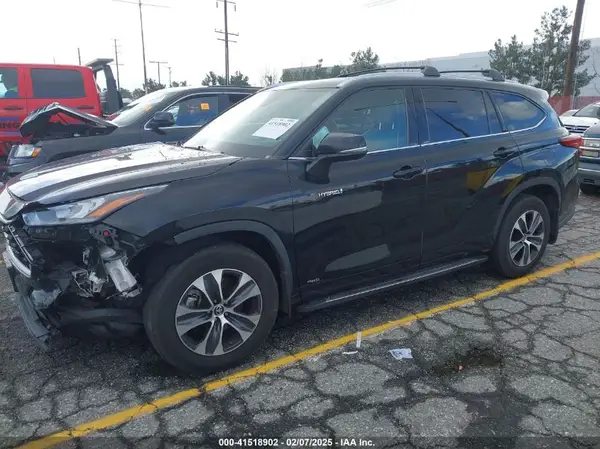 5TDHBRCH2LS505817 2020 TOYOTA HIGHLANDER - Image 2