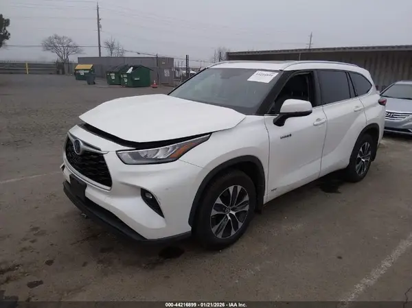 5TDHBRCH2LS506854 2020 TOYOTA HIGHLANDER - Image 2