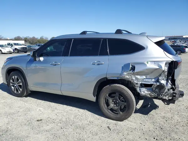 5TDHBRCH2LS510418 2020 TOYOTA HIGHLANDER - Image 2