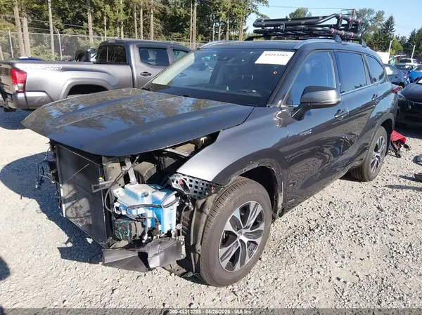 5TDHBRCH2LS513903 2020 TOYOTA HIGHLANDER - Image 2