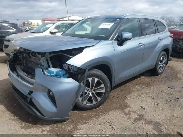 5TDHBRCH2MS029022 2021 TOYOTA HIGHLANDER - Image 2