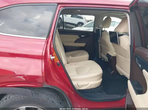 5TDHBRCH2MS038075 2021 TOYOTA HIGHLANDER - Image 8