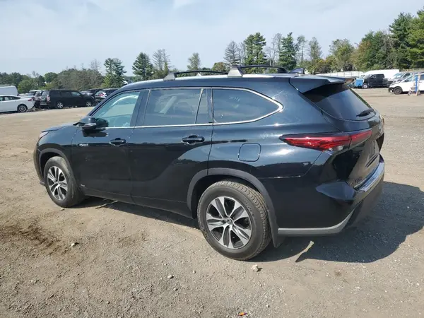 5TDHBRCH2MS515149 2021 TOYOTA HIGHLANDER - Image 2