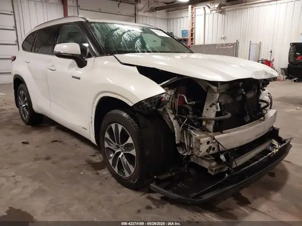 5TDHBRCH2MS515572 2021 TOYOTA HIGHLANDER - Image 1