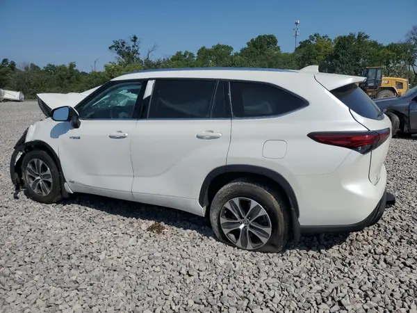 5TDHBRCH2MS517273 2021 TOYOTA HIGHLANDER - Image 2