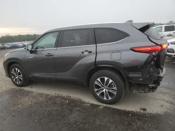 5TDHBRCH2MS525079 2021 TOYOTA HIGHLANDER - Image 2