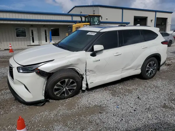 5TDHBRCH2MS532369 2021 TOYOTA HIGHLANDER - Image 1