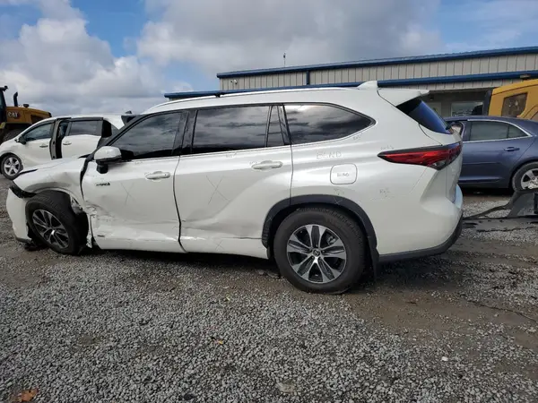 5TDHBRCH2MS532369 2021 TOYOTA HIGHLANDER - Image 2