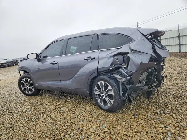 5TDHBRCH2NS553076 2022 TOYOTA HIGHLANDER - Image 2